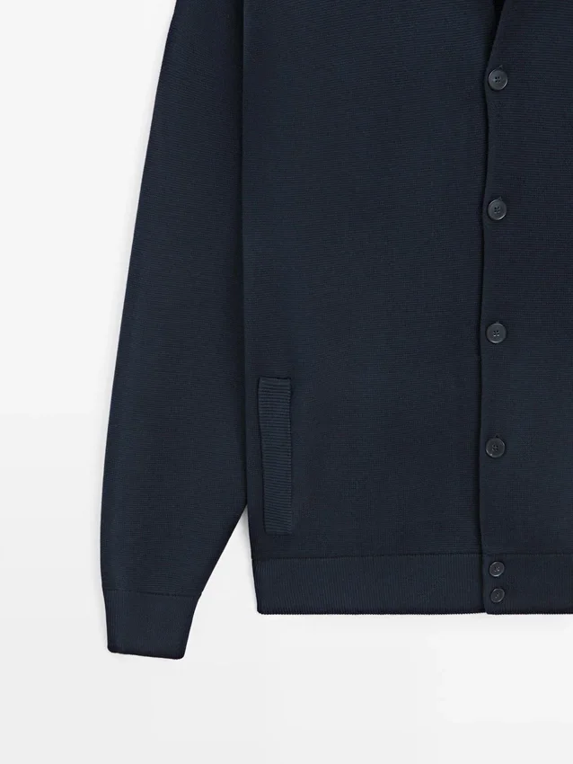 100 % bomullsstrikket cardigan med Pologensere 100 % bomullsstrikket cardigan med Pologensere