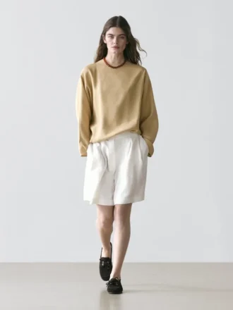 100 % lin, korte plisserte bermuda-shorts