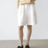 100 % lin, korte plisserte bermuda-shorts 100 % lin, korte plisserte bermuda-shorts