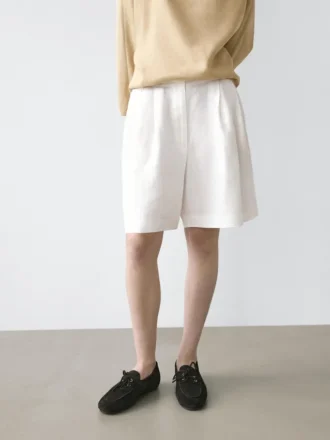 100 % lin, korte plisserte bermuda-shorts