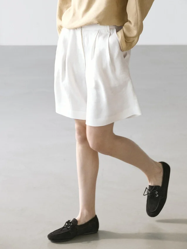 100 % lin, korte plisserte bermuda-shorts 100 % lin, korte plisserte bermuda-shorts