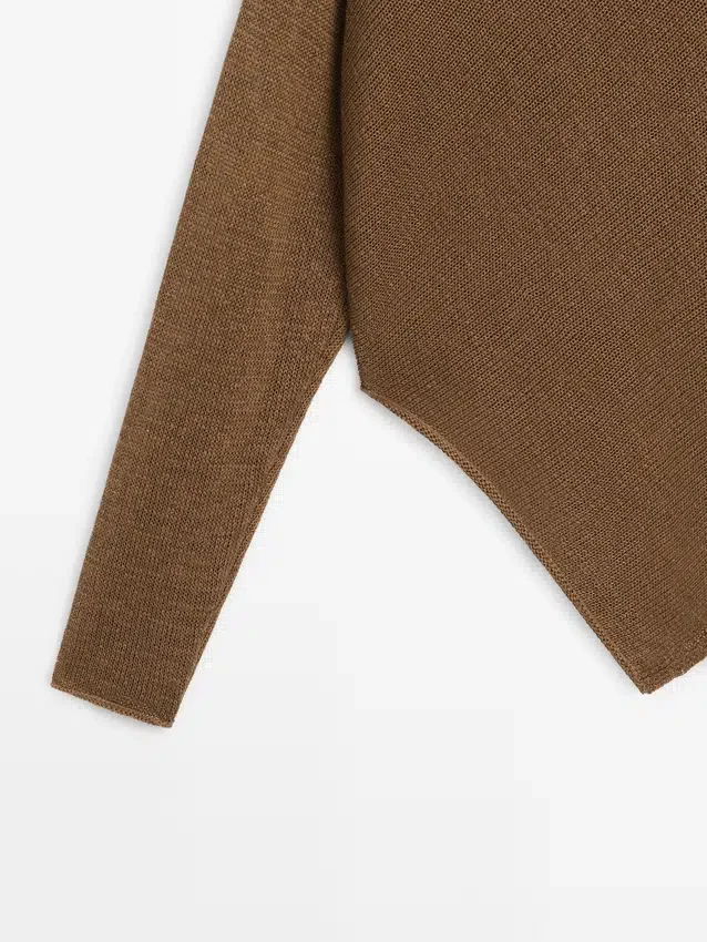 Asymmetrisk strikket kappe-genser Asymmetrisk strikket kappe-genser