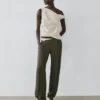 Asymmetrisk topp med knutedetaljer Asymmetrisk topp med knutedetaljer