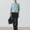 Boot-cut-jeans med høy midje og flokket overflate Boot-cut-jeans med høy midje og flokket overflate