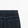 Boot-cut-jeans med høy midje og flokket overflate Boot-cut-jeans med høy midje og flokket overflate