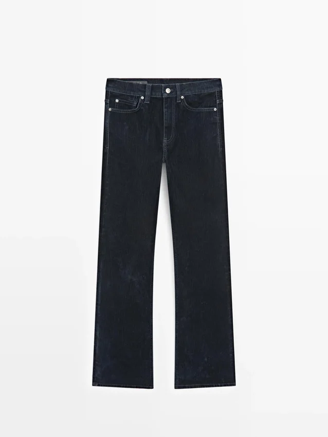 Boot-cut-jeans med høy midje og flokket overflate Boot-cut-jeans med høy midje og flokket overflate