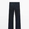 Boot-cut-jeans med høy midje og flokket overflate Boot-cut-jeans med høy midje og flokket overflate