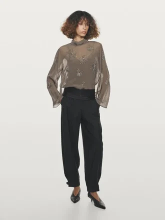Broderte, halvtransparente bluse