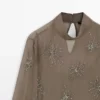 Broderte, halvtransparente bluse