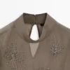 Broderte, halvtransparente bluse