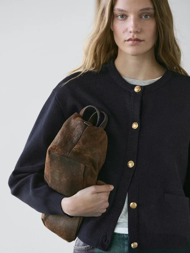 Cardigan i bomull med gullknapper Cardigan i bomull med gullknapper
