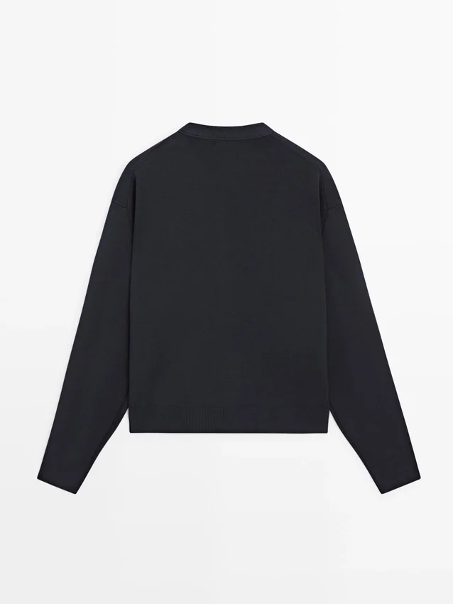 Cardigan i bomull med gullknapper Cardigan i bomull med gullknapper