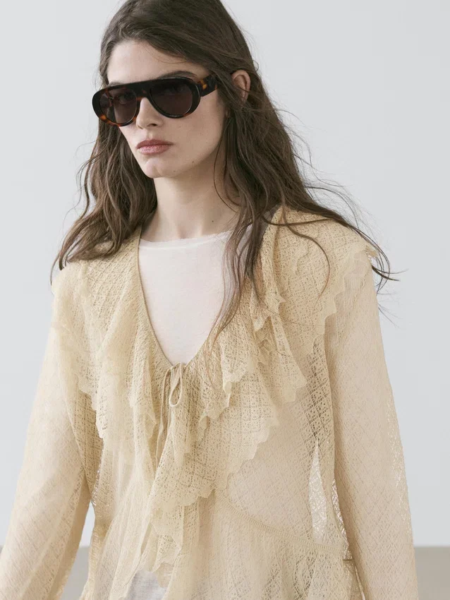 Cardigan i linblanding med volangdetaljer Cardigan i linblanding med volangdetaljer