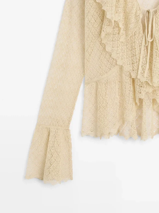 Cardigan i linblanding med volangdetaljer Cardigan i linblanding med volangdetaljer
