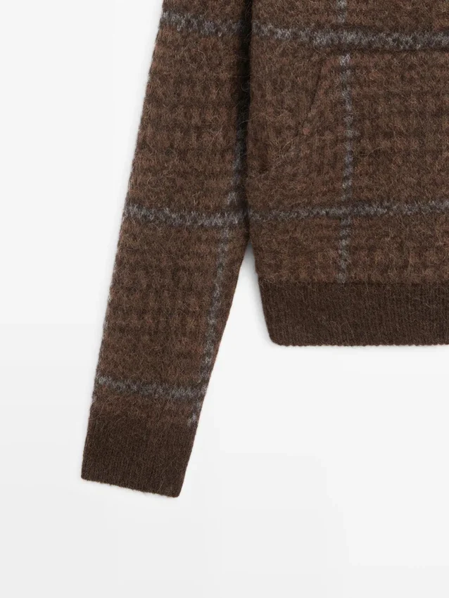 Cardigan i rutestrikket alpakka og filttekstur Cardigan i rutestrikket alpakka og filttekstur