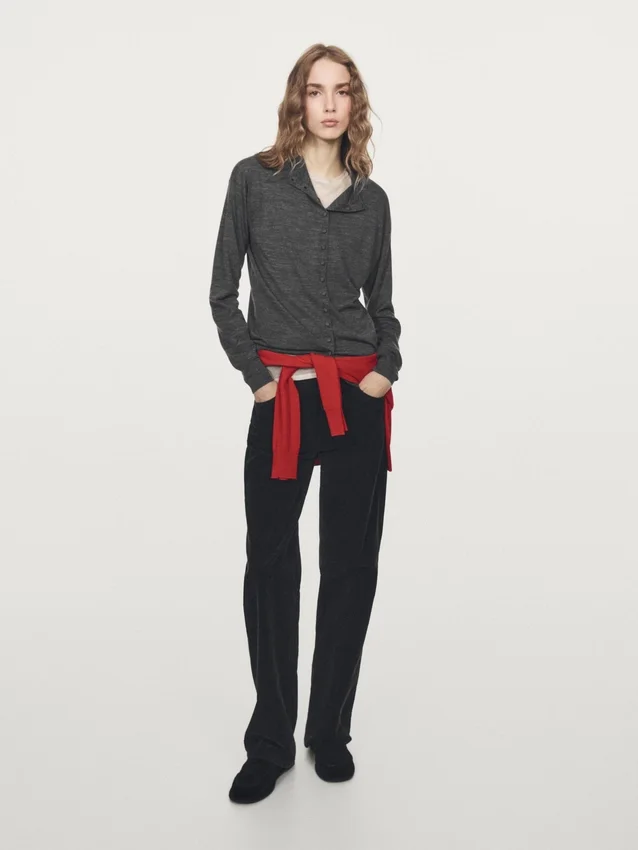 Cardigan med mock-turtleneck og dekket knapper Cardigan med mock-turtleneck og dekket knapper