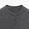 Cardigan med mock-turtleneck og dekket knapper Cardigan med mock-turtleneck og dekket knapper
