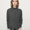 Cardigan med mock-turtleneck og dekket knapper Cardigan med mock-turtleneck og dekket knapper