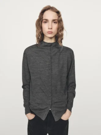 Cardigan med mock-turtleneck og dekket knapper
