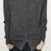 Cardigan med mock-turtleneck og dekket knapper Cardigan med mock-turtleneck og dekket knapper