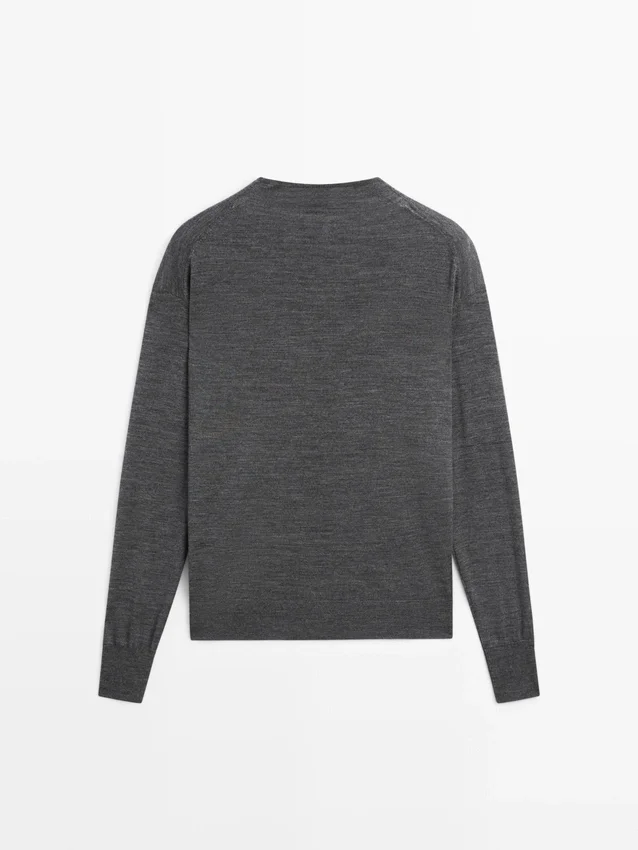 Cardigan med mock-turtleneck og dekket knapper Cardigan med mock-turtleneck og dekket knapper
