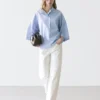 Flytende bluse med knappet krage