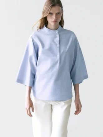 Flytende bluse med knappet krage