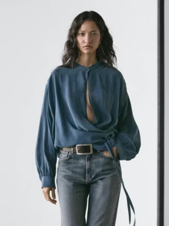 Flytende bluse med krysset foran