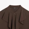 Flytende bluse med volanger
