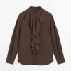 Flytende bluse med volanger
