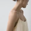 Flytende midikjole med plissert detalj