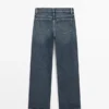 Jeans med middels høy midje og vide ben Jeans med middels høy midje og vide ben
