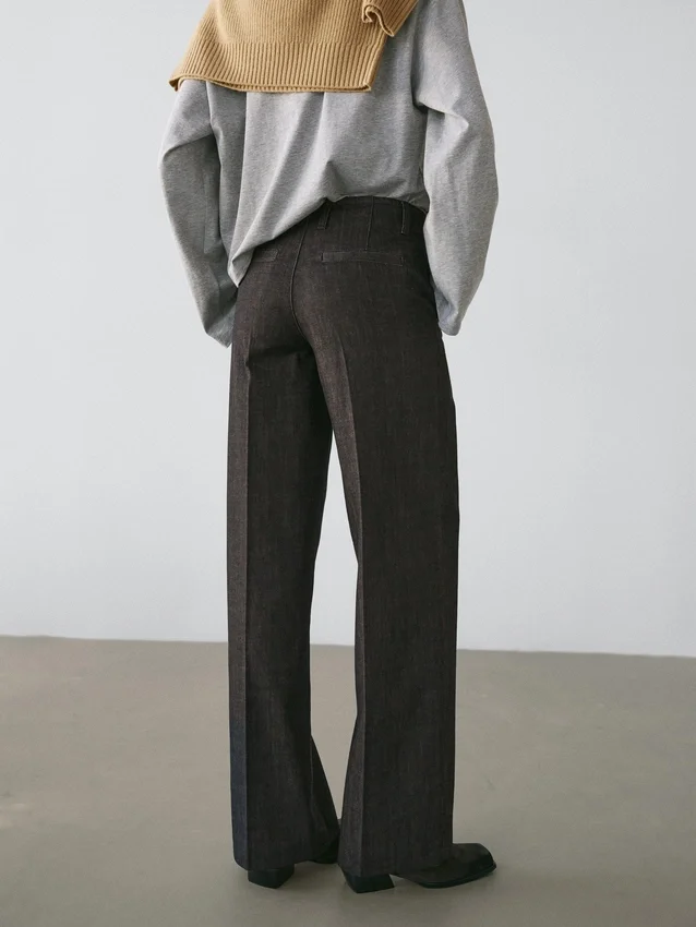 Jeans med middels høy midje og vide ben Jeans med middels høy midje og vide ben