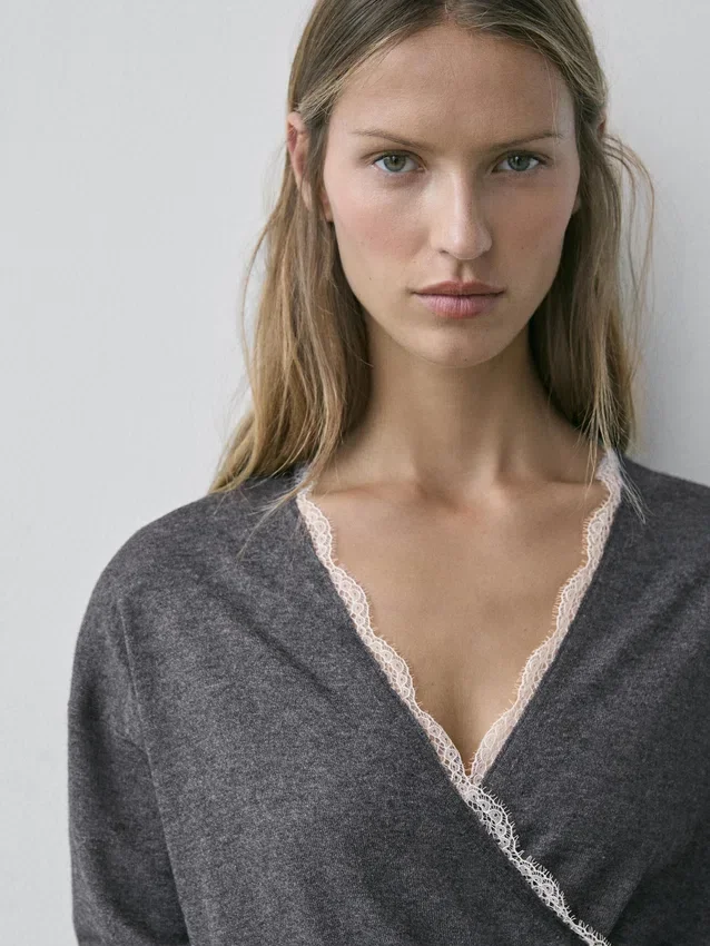 Krysset strikket cardigan med blonder Krysset strikket cardigan med blonder