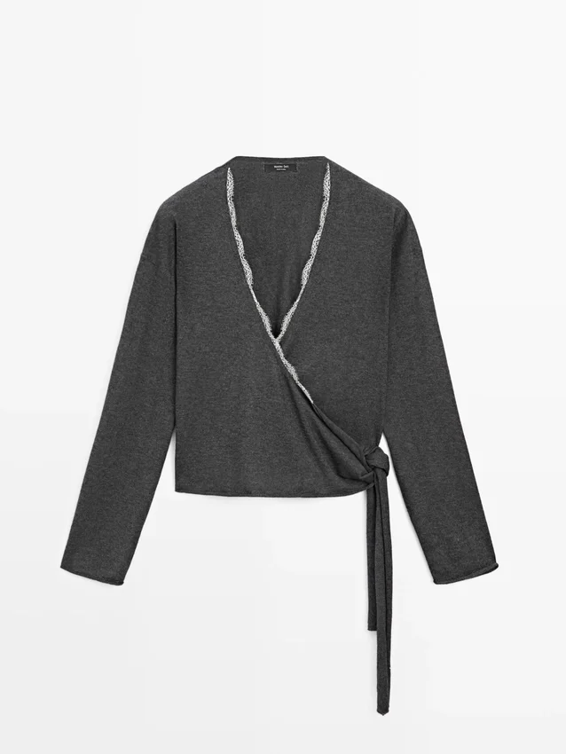Krysset strikket cardigan med blonder Krysset strikket cardigan med blonder