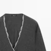 Krysset strikket cardigan med blonder Krysset strikket cardigan med blonder