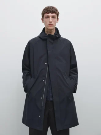 Lang parkas med hette
