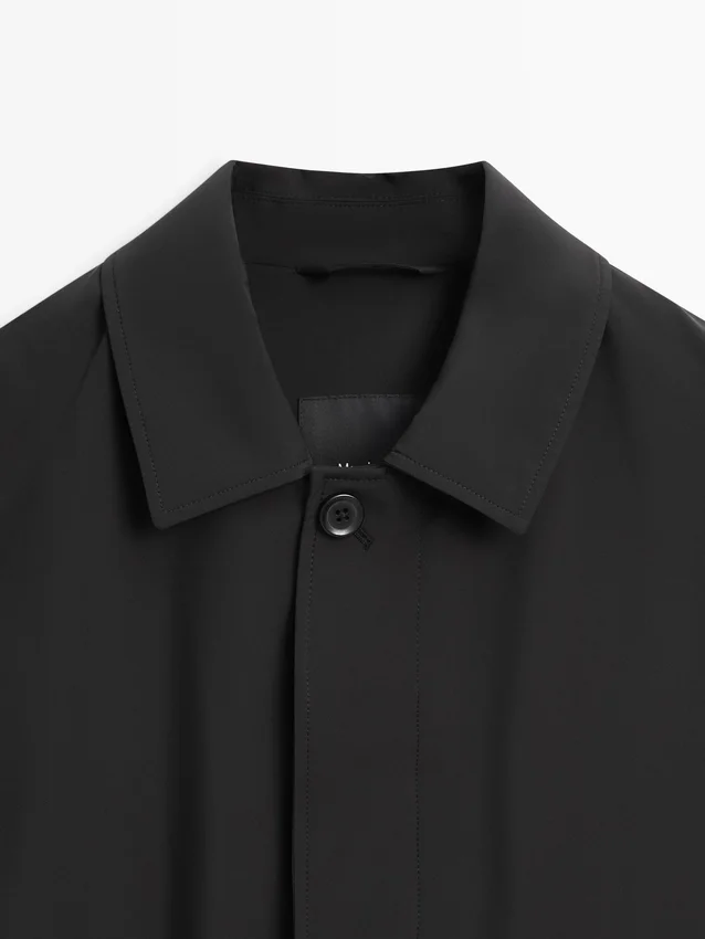 Lett parkas i teknisk stoff Lett parkas i teknisk stoff