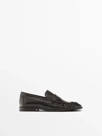 Loafers i preget skinn