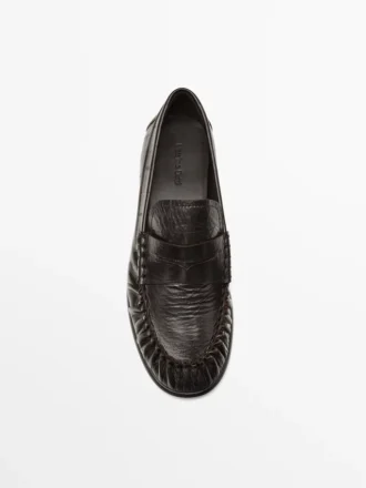 Loafers i preget skinn