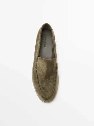 Loafers i spaltet skinn