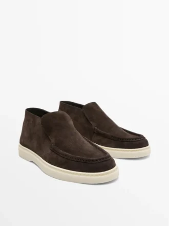 Loafers i split-lær i støvelstil