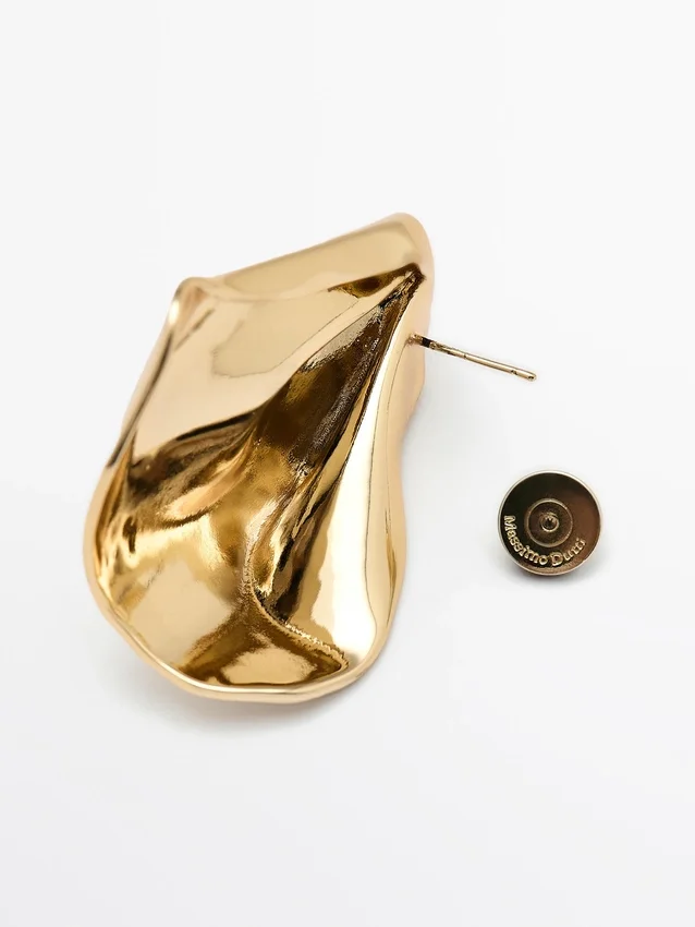 Mellomstore øreringer med plissering Mellomstore øreringer med plissering