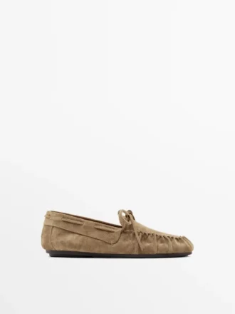 Myke loafers i skinn med rynkedetaljer
