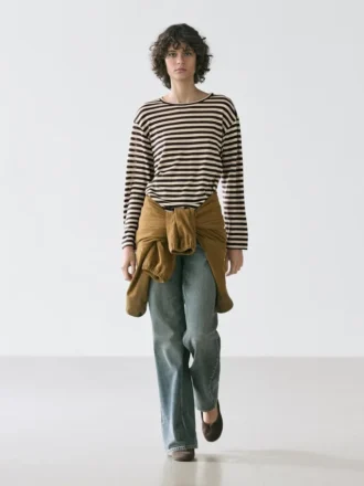 Oversize stripete T-skjorte med lange ermer