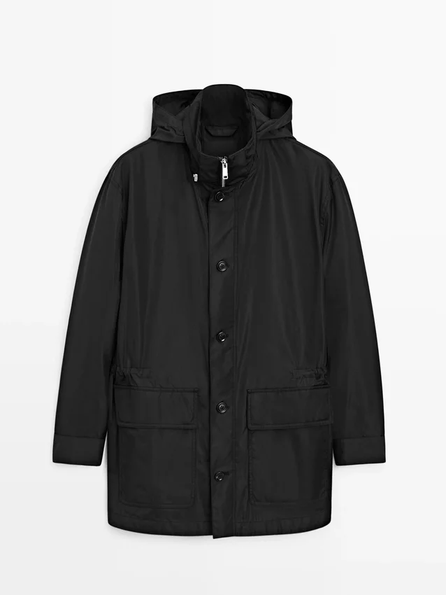 Parka med hette og stoffdetaljer Parka med hette og stoffdetaljer