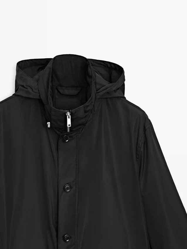 Parka med hette og stoffdetaljer Parka med hette og stoffdetaljer