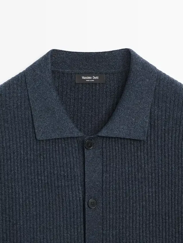 Ribbestrikket cardigan med knapper Ribbestrikket cardigan med knapper