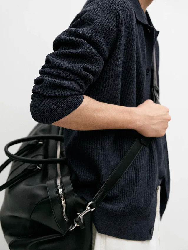 Ribbestrikket cardigan med knapper Ribbestrikket cardigan med knapper