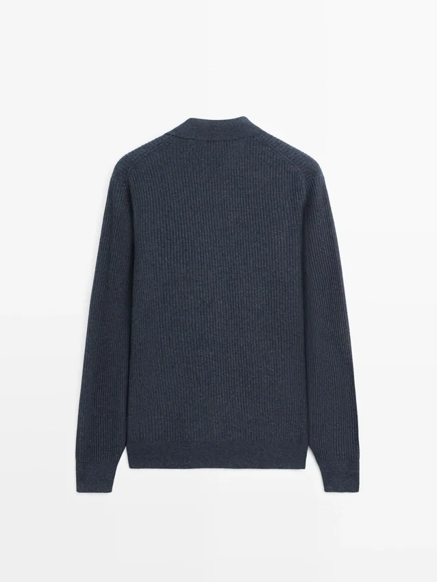 Ribbestrikket cardigan med knapper Ribbestrikket cardigan med knapper